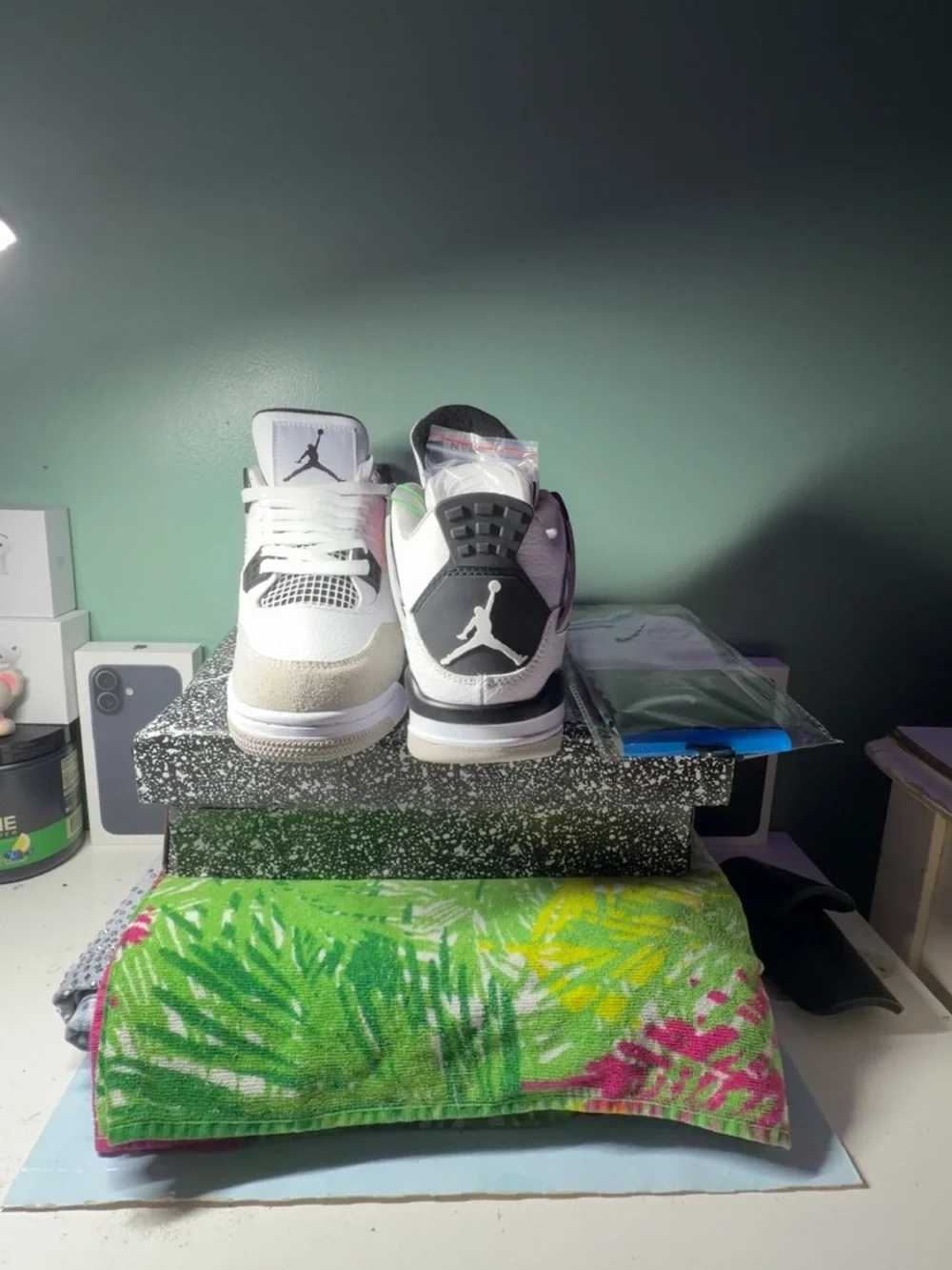 Air Jordan 4 “White Cement” 🤍🩶 Size 7